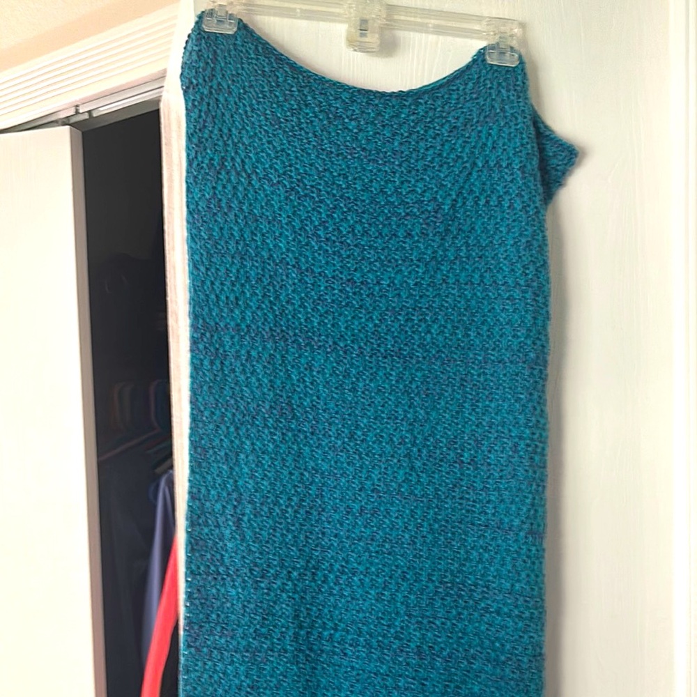 Laughcat Teal Mermaid Tail Blanket with Mermaid Necklace